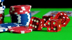 Play poker and gambling games in online casino